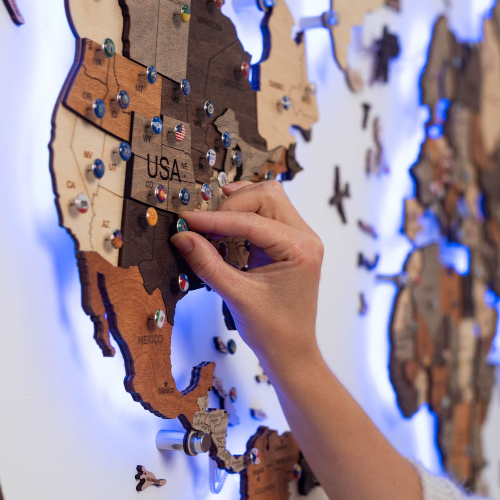 Mappa del Mondo 3D in Legno con Luce LED 3.0 Multicolore