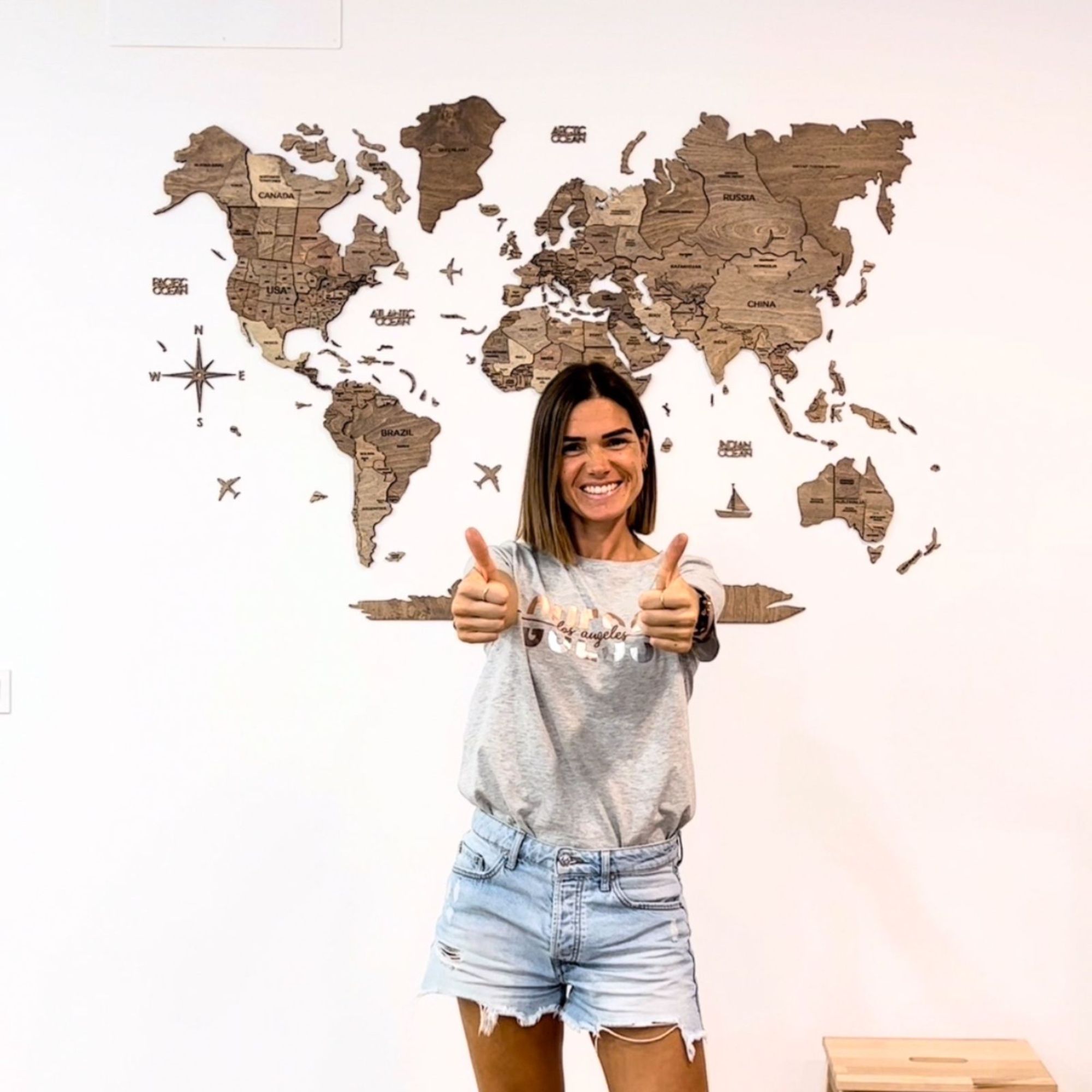 Mappa del mondo in legno sostenibile colore Terra