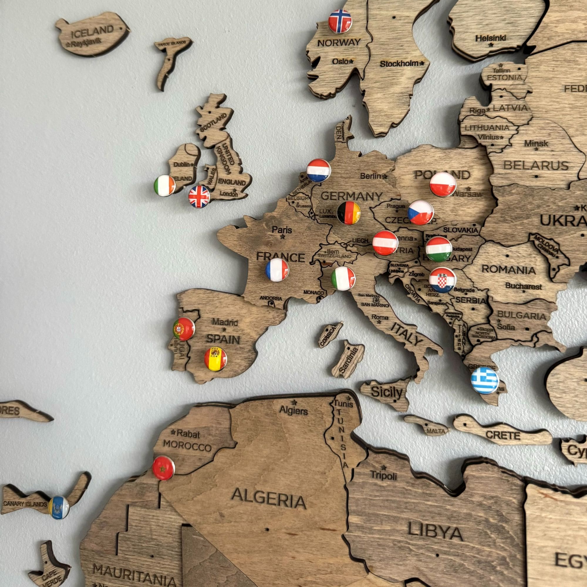 Mappa del mondo in legno sostenibile colore Terra