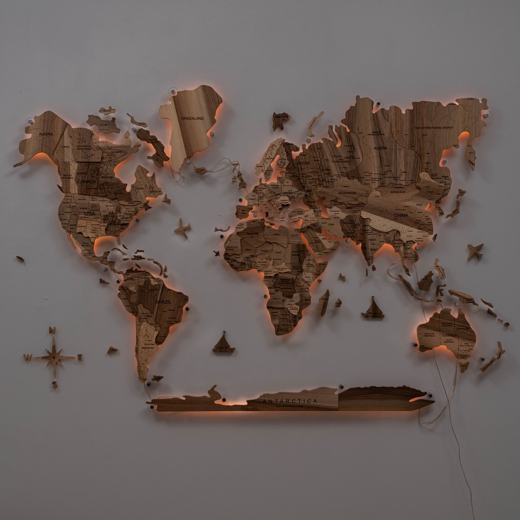 Mappa del Mondo 3D in Legno Massello – Noce