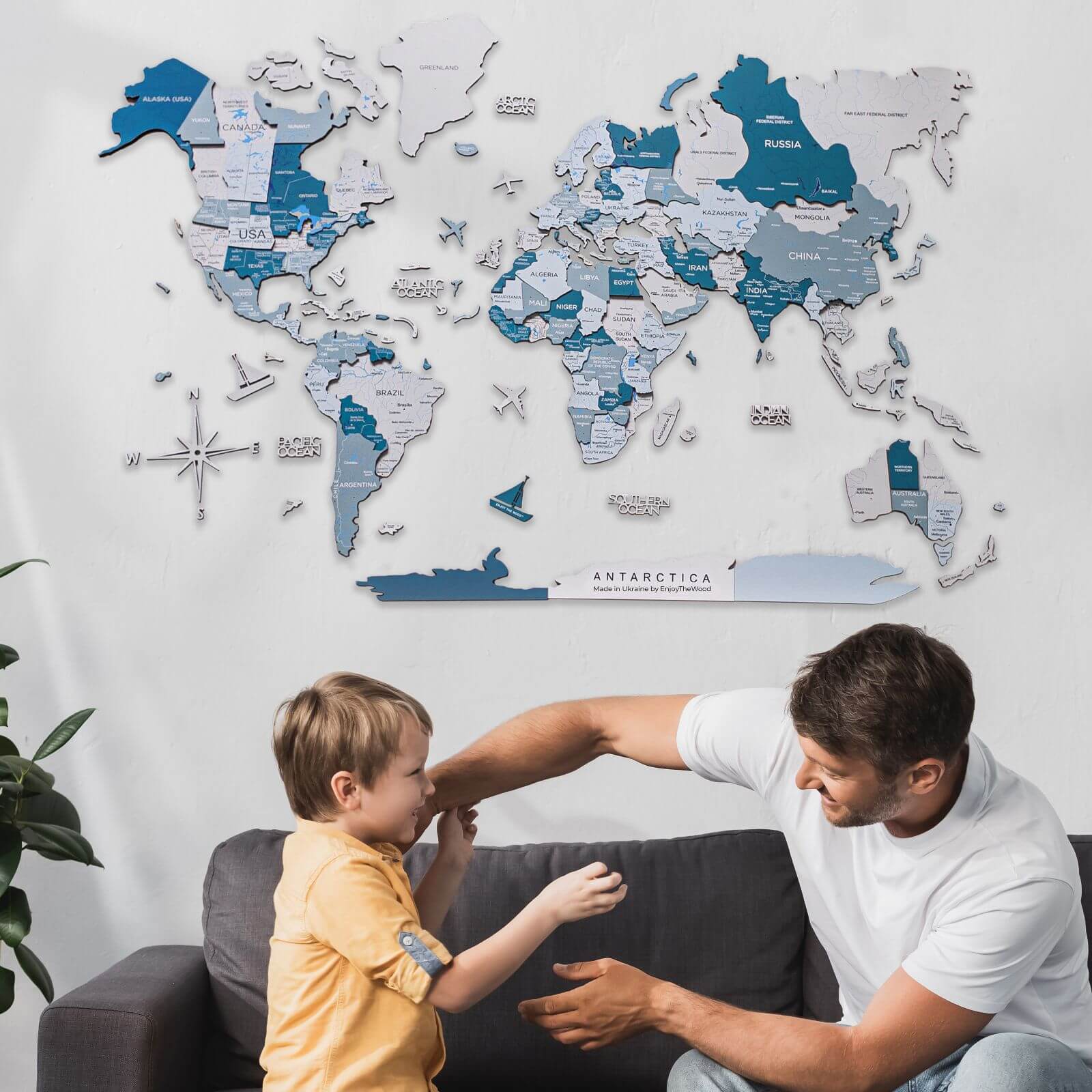 Mappa del mondo 3D in legno Aqua in soggiorno moderno