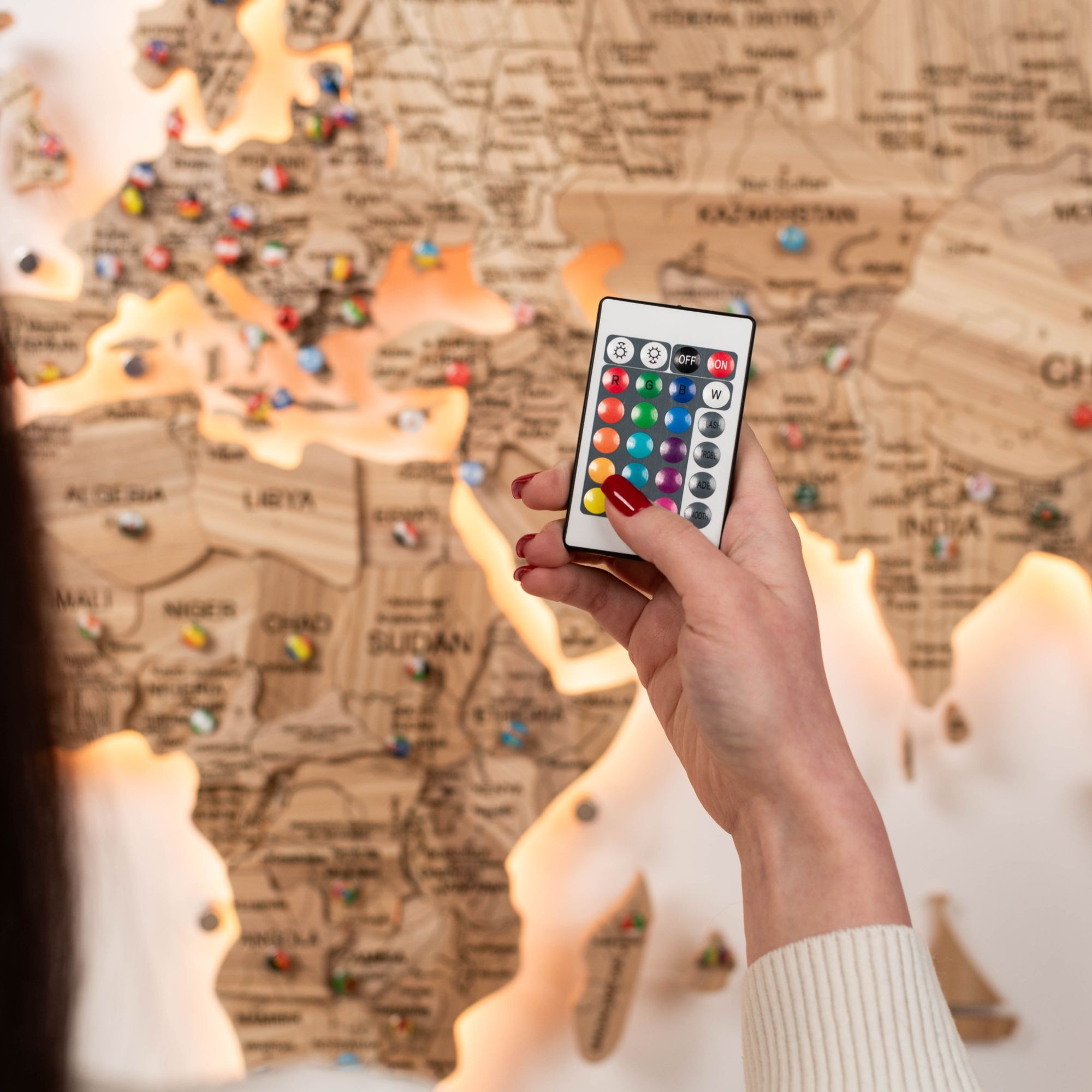 Mappa del Mondo 3D in Legno Massello – Frassino