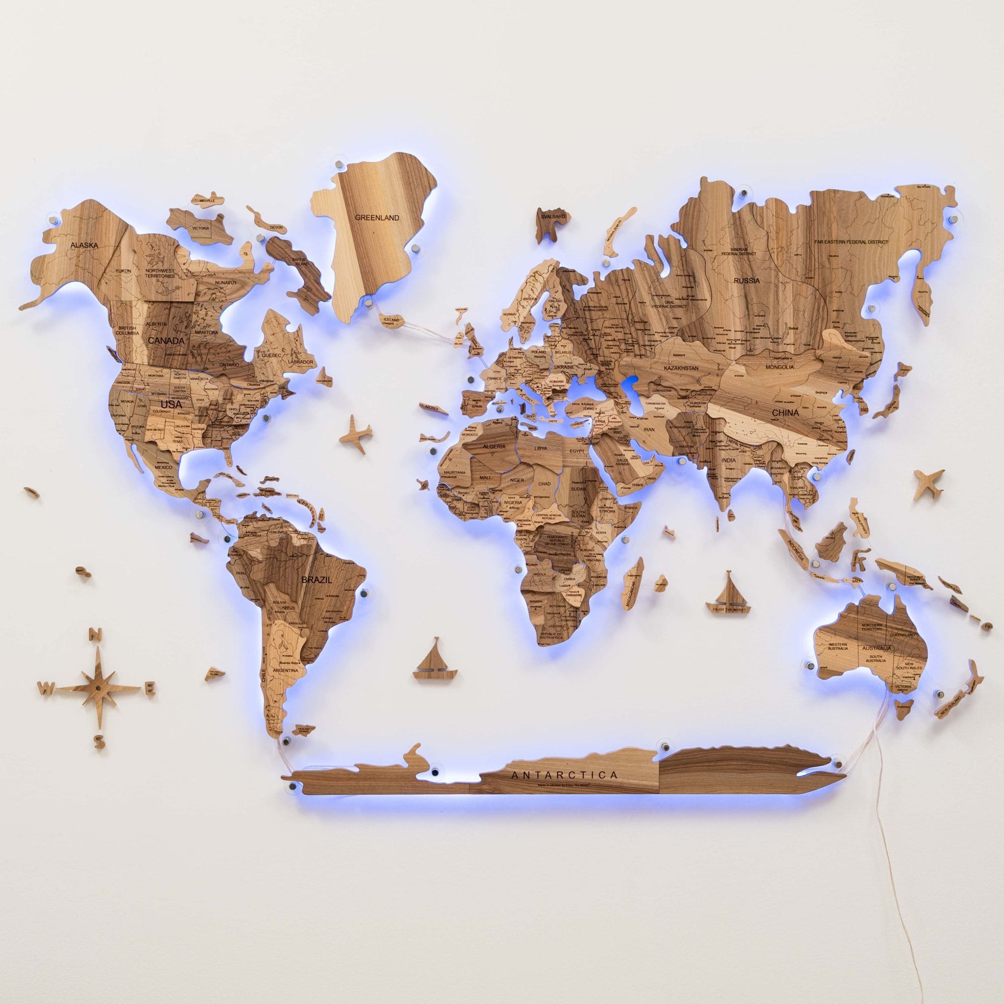 Mappa del Mondo 3D in Legno Massello – Noce