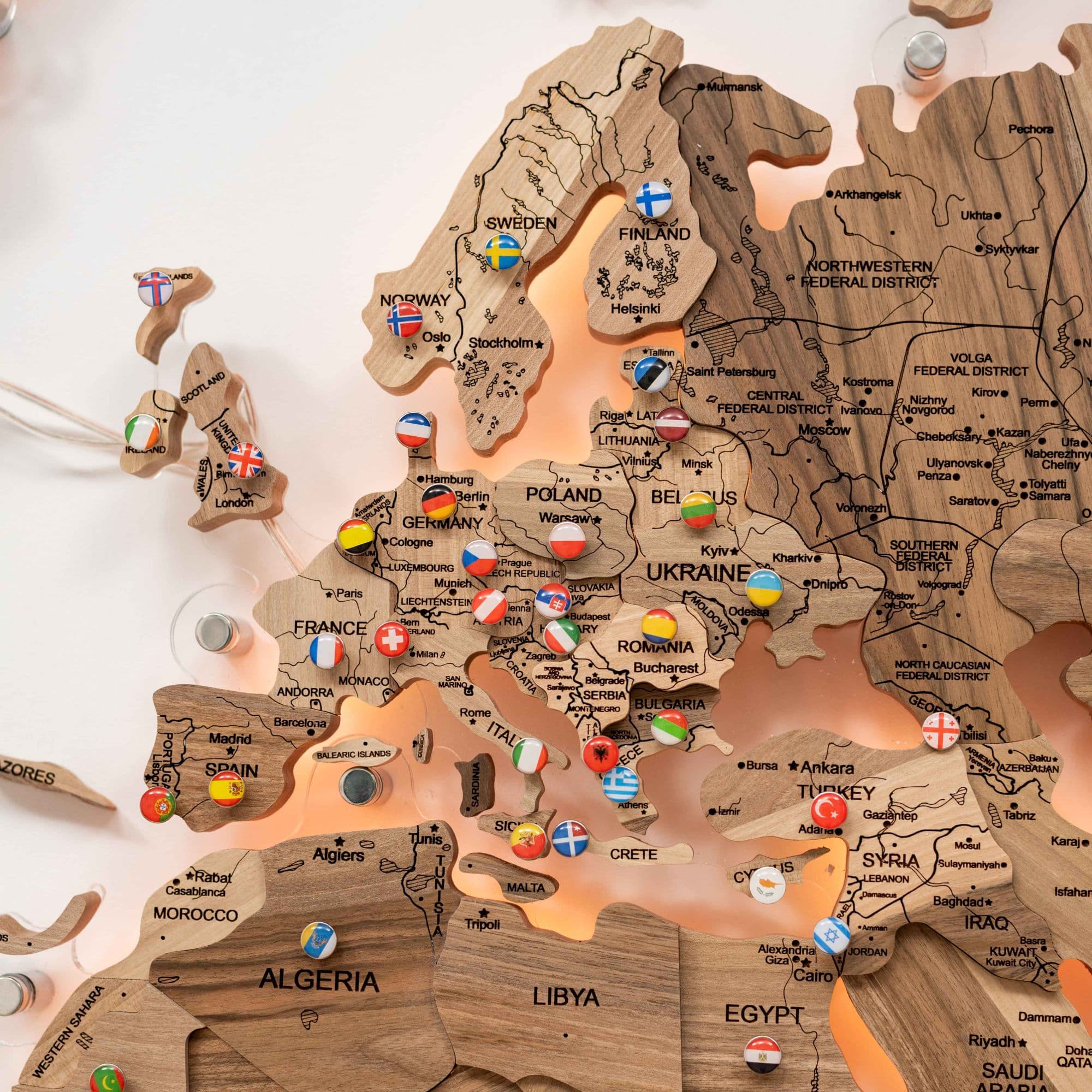 Mappa del Mondo 3D in Legno Massello – Noce