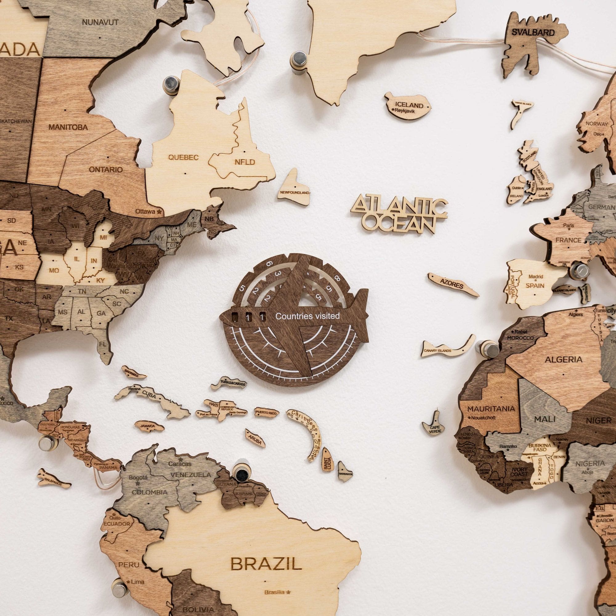 Mappa del Mondo in Legno 3D Noce Scuro – Travel Tracker