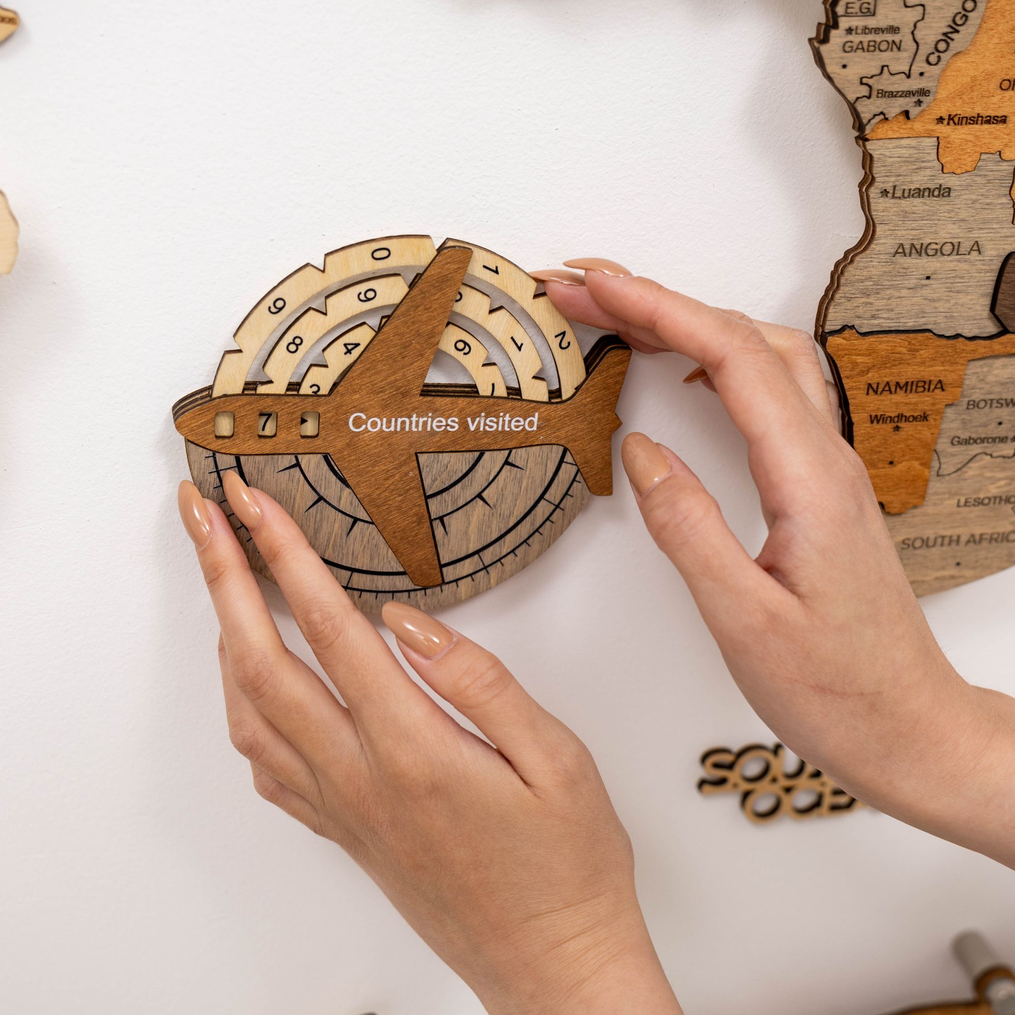 Mappa del Mondo in Legno 3D – Travel Tracker Multicolor