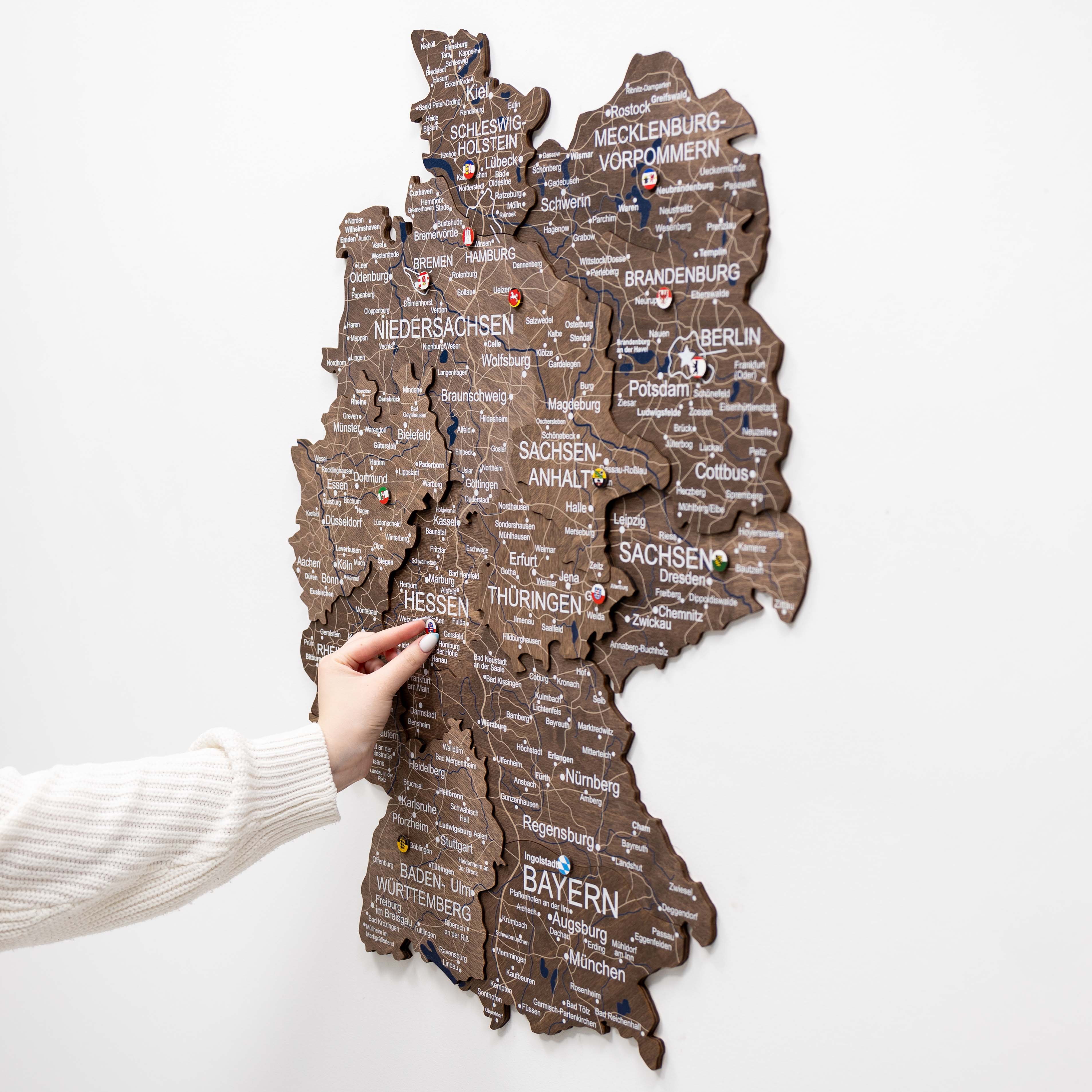 Mappa della Germania in legno Dark Walnut