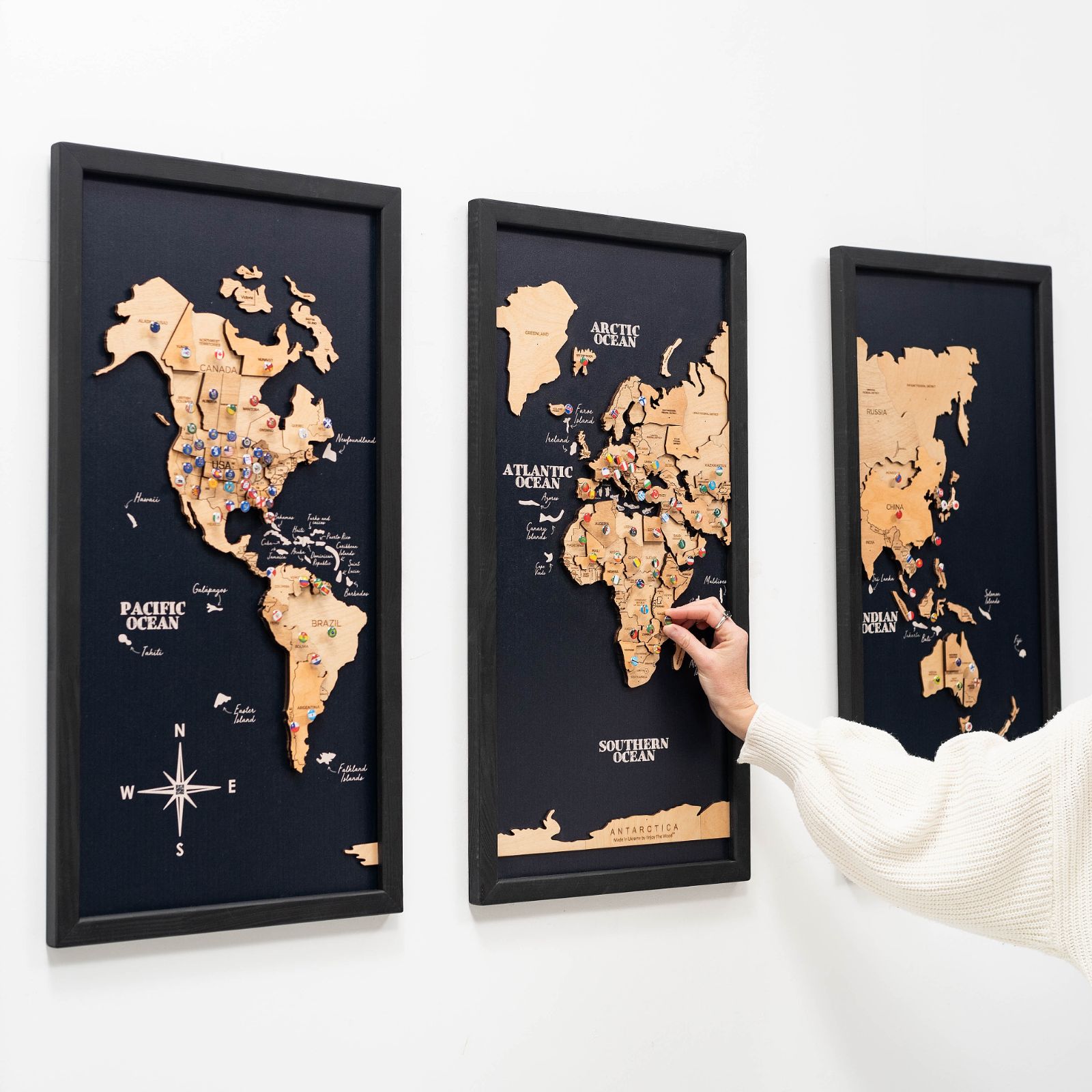 Mappa del Mondo 3D in Legno Chiaro – Trittico da Parete