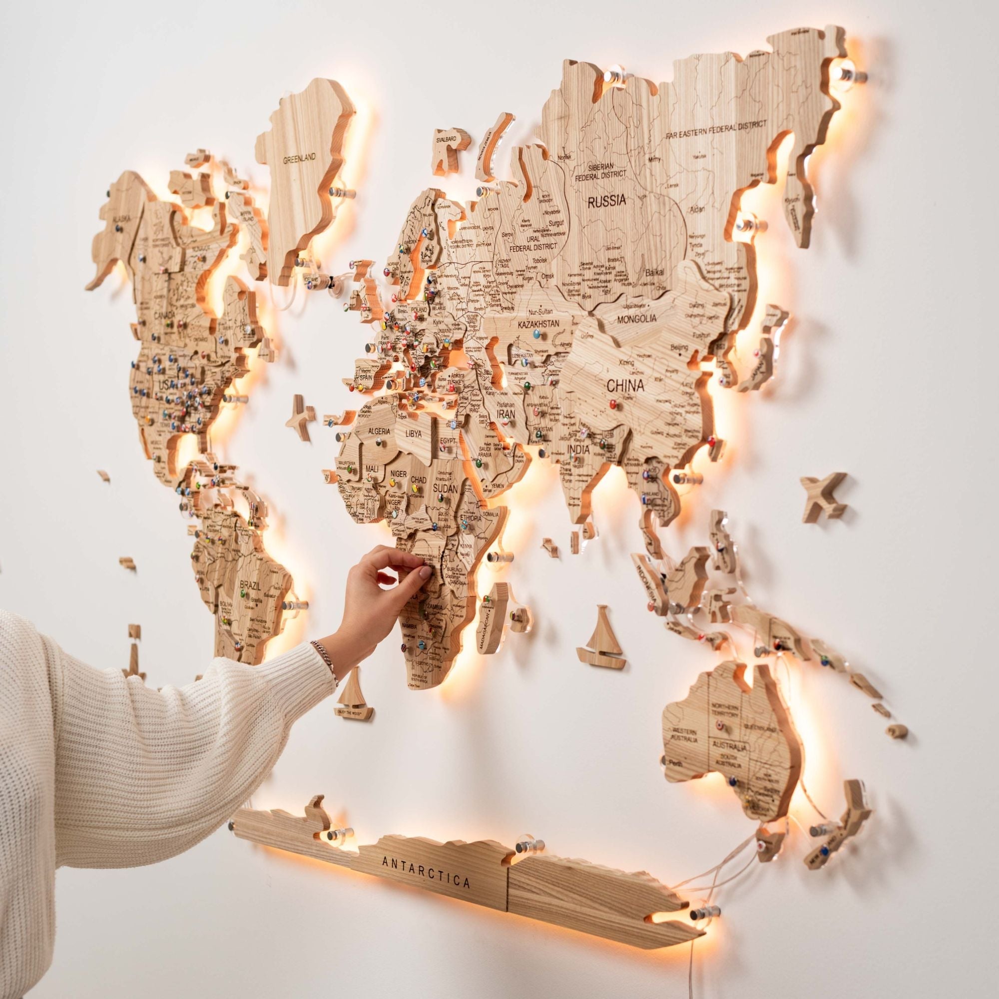 Mappa del Mondo 3D in Legno Massello – Frassino